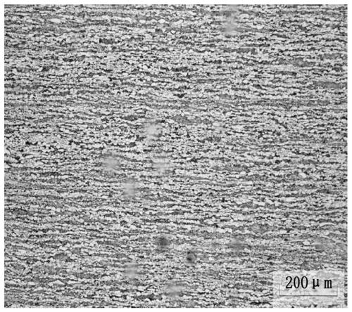 Thin-specification high-strength steel plate with good low-temperature-resistant toughness and production method thereof