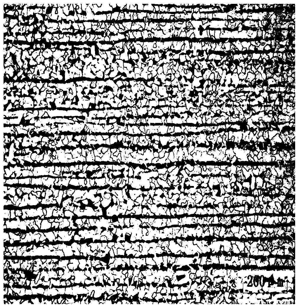 Thin-specification high-strength steel plate with good low-temperature-resistant toughness and production method thereof