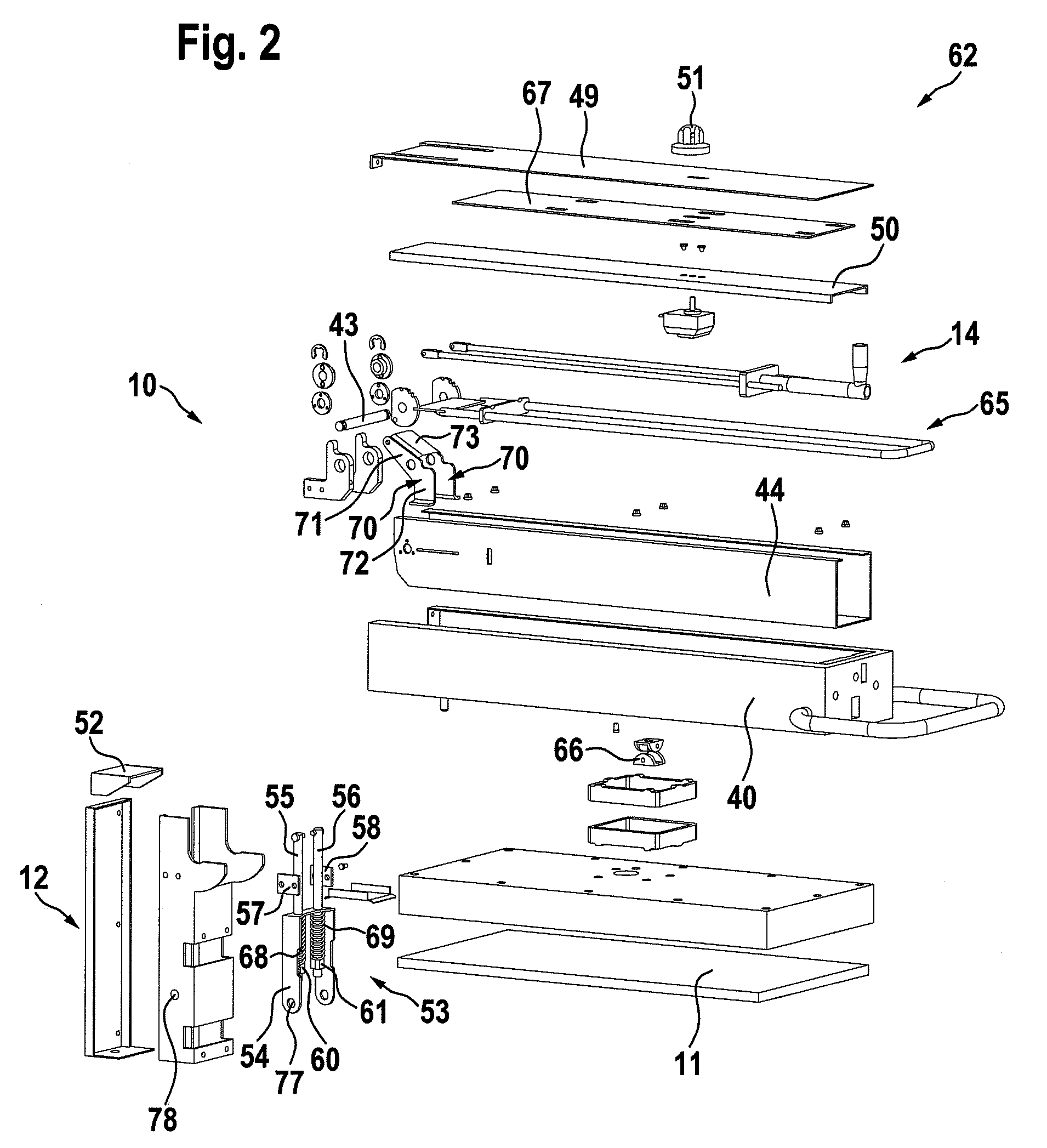 Centre arm for holding an upper contact grilling or roasting plate as well as contact grilling or roasting devices with such a centre arm