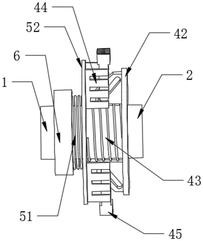 Automatic speed reducing wheel of forklift