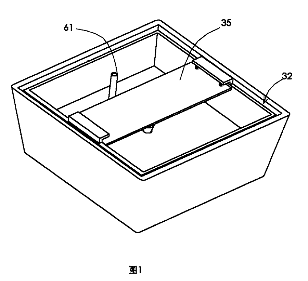 Seawater desalinization device using solar energy, natural cold source and sea surface