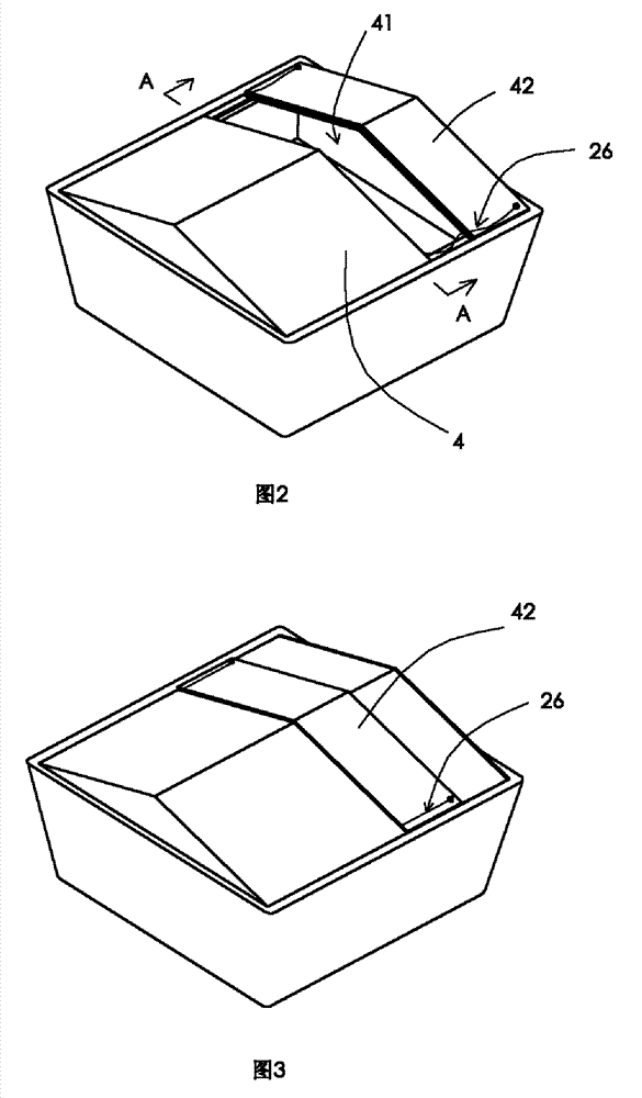 Seawater desalinization device using solar energy, natural cold source and sea surface