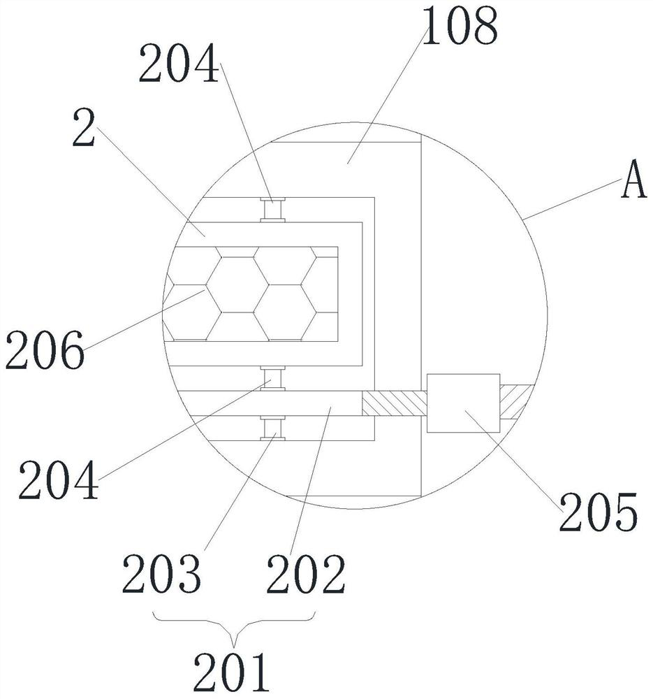 Heavy metal contaminated soil remediation system and use method thereof