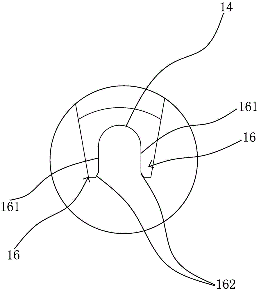 A suction structure for pipe feeding