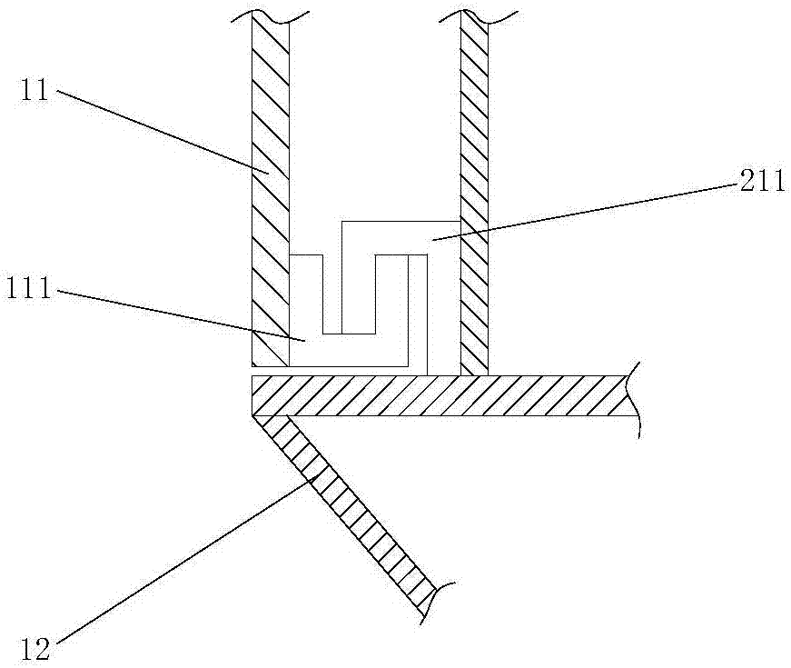 Tidal wetland soil interstitial water in-situ layered collecting and filtering device