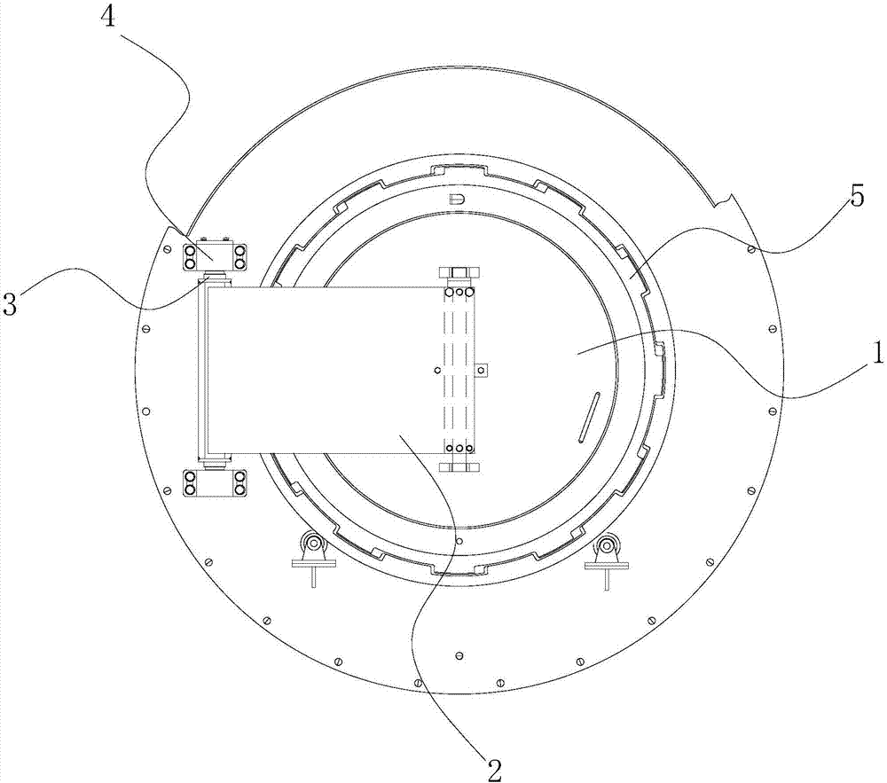 Novel vacuum furnace automatic revolving door