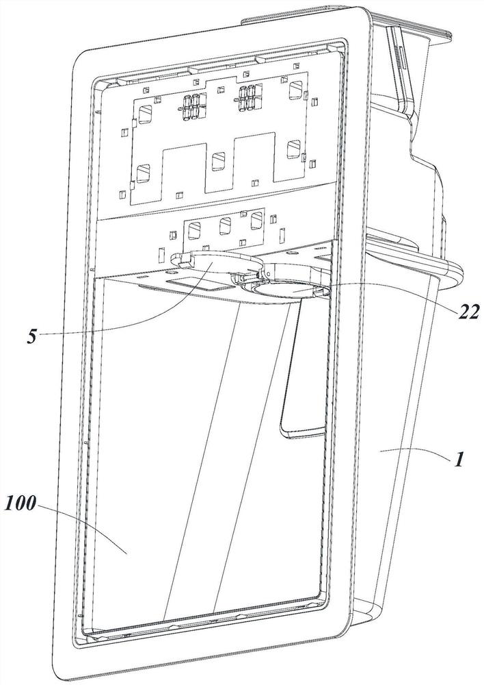 Distributor and refrigerator with distributor