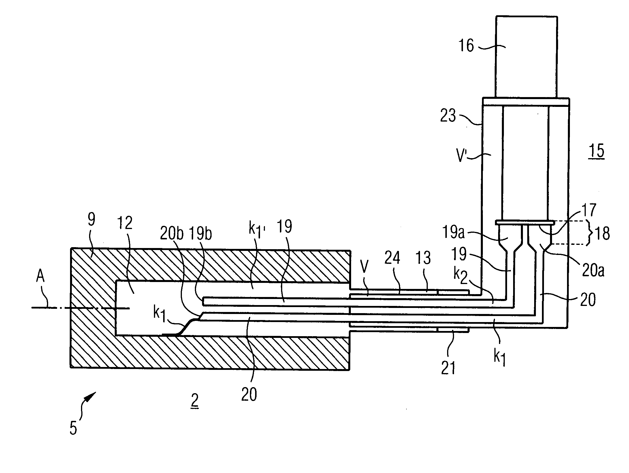 Superconductive device comprising a refrigeration unit, equipped with a refrigeration head that is thermally coupled to a rotating superconductive winding