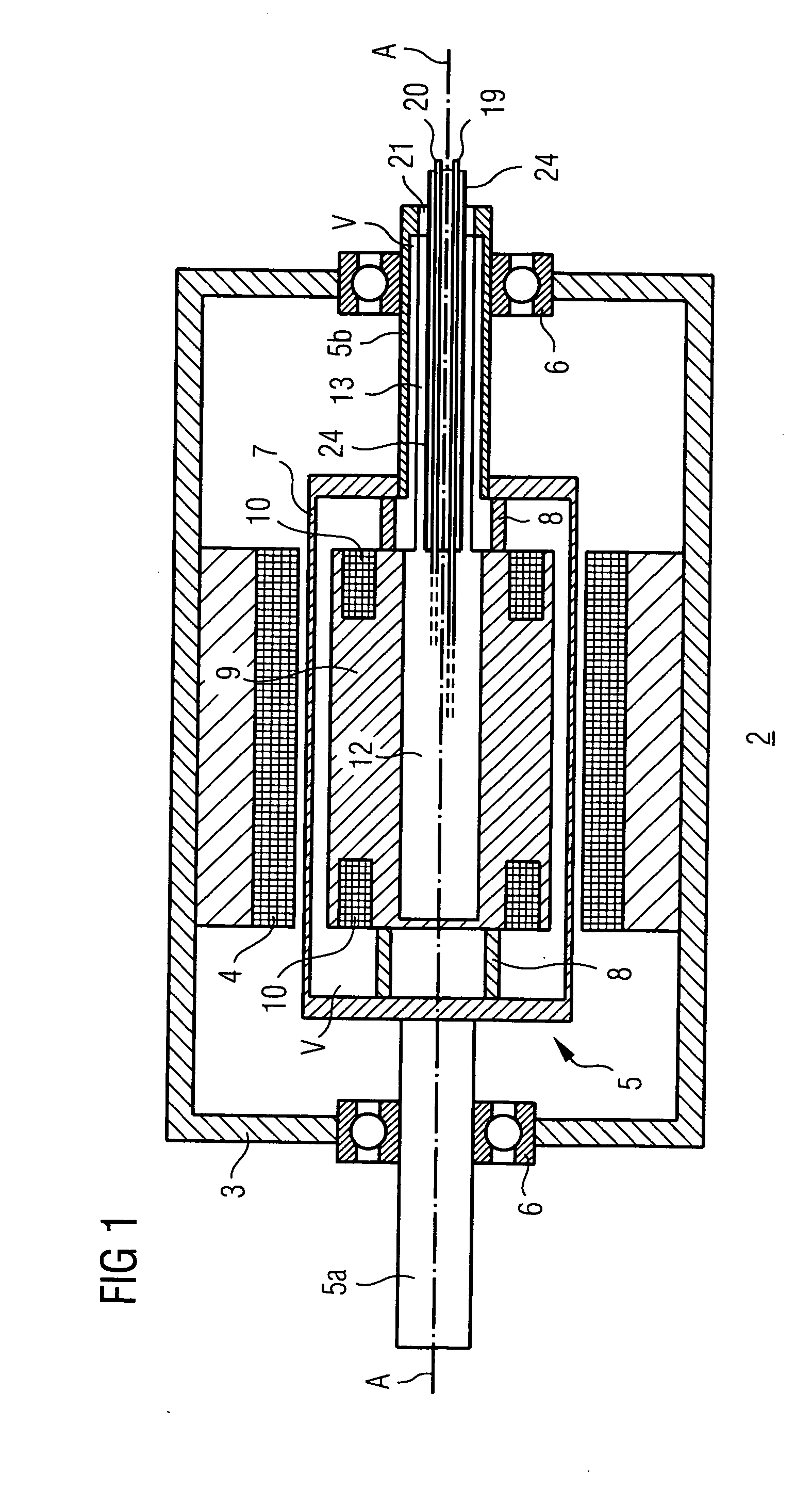 Superconductive device comprising a refrigeration unit, equipped with a refrigeration head that is thermally coupled to a rotating superconductive winding