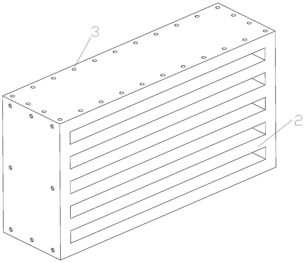 Water-permeable box body for constructing flow separation embankment and flow separation embankment structure