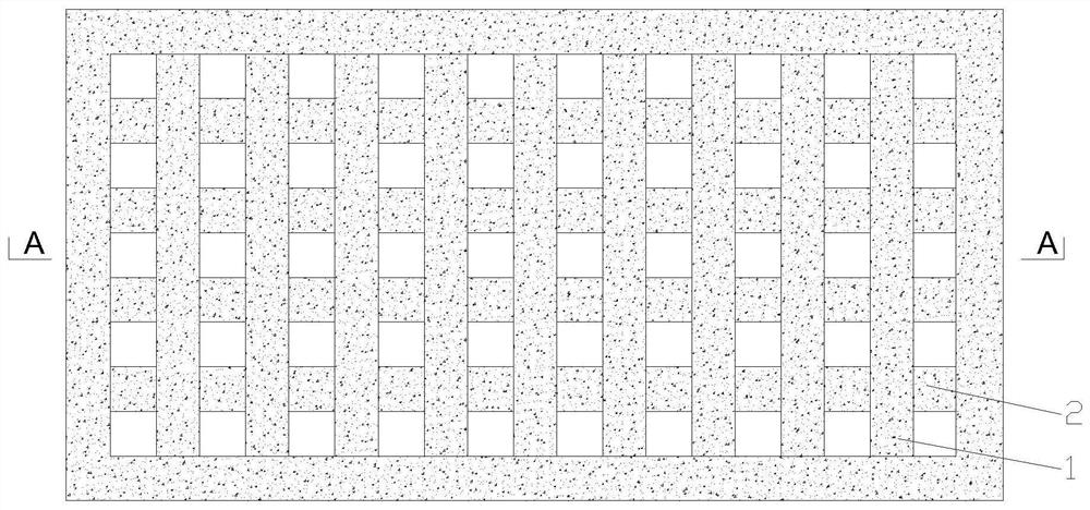 Water-permeable box body for constructing flow separation embankment and flow separation embankment structure