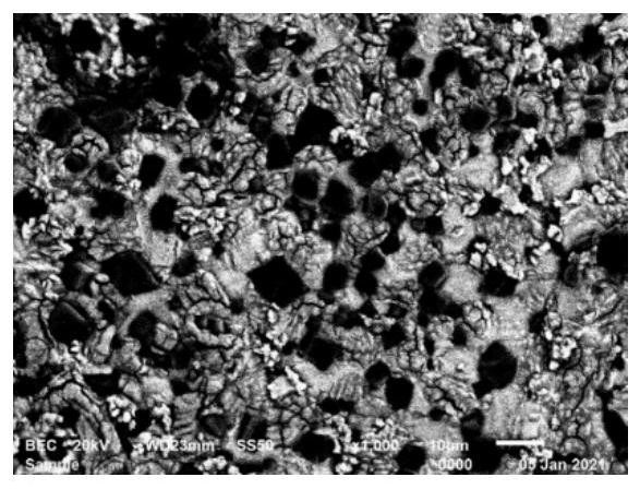 Phosphate tailing-based magnesium-calcium particle and preparation method thereof