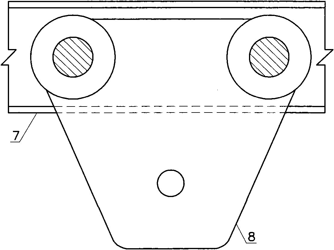 Underwater pier wall cleaning method and movable bracket thereof