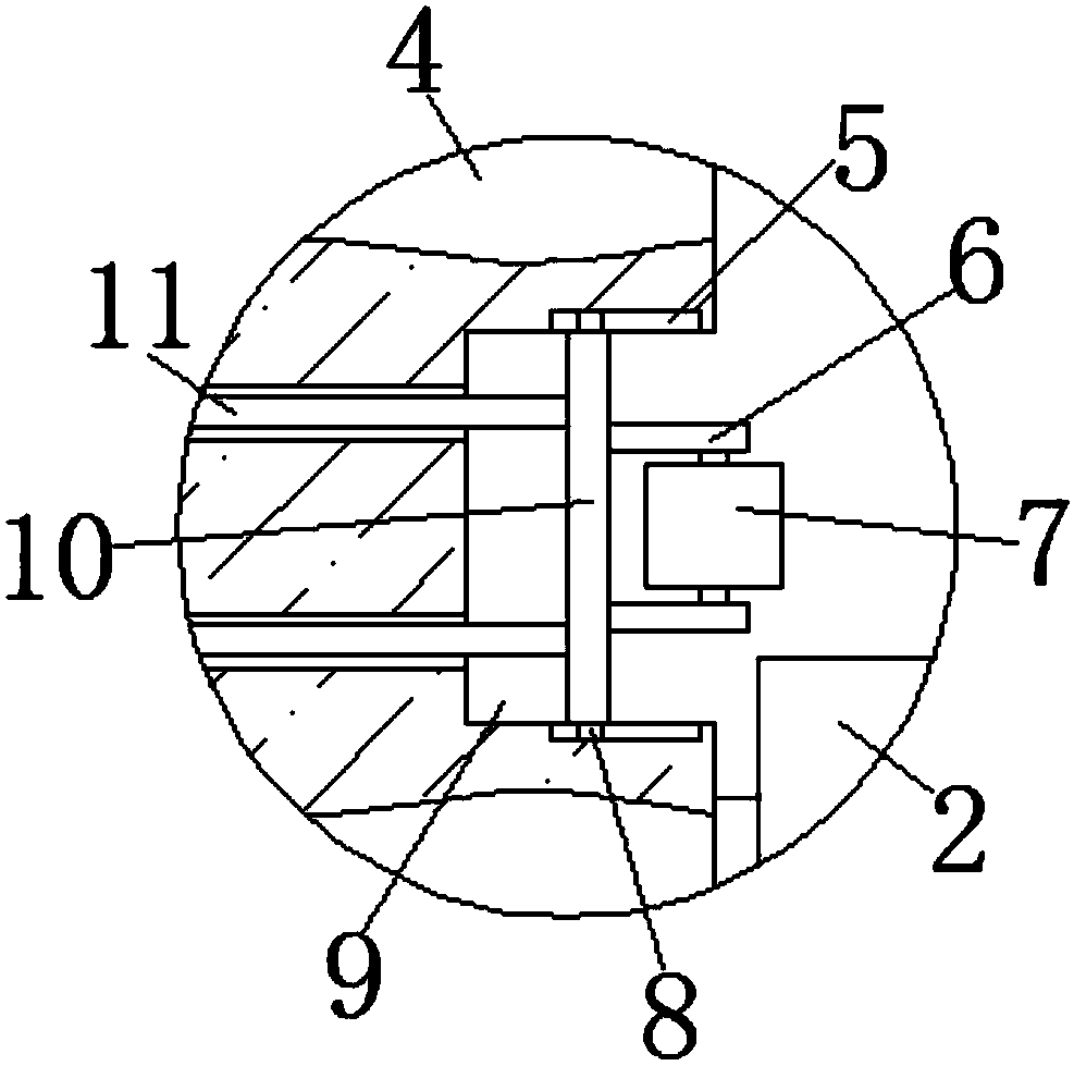 Automatic feeding device for grinding machine