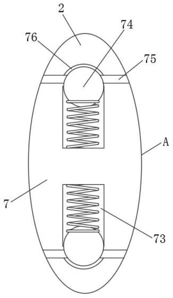 Raw material drying device for feed production and drying method thereof