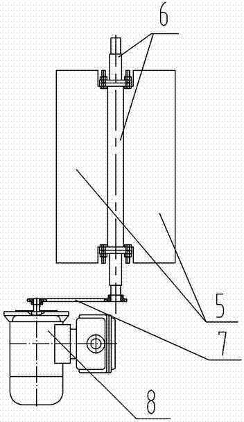 Device for scattering straight rice noodles by rubbing