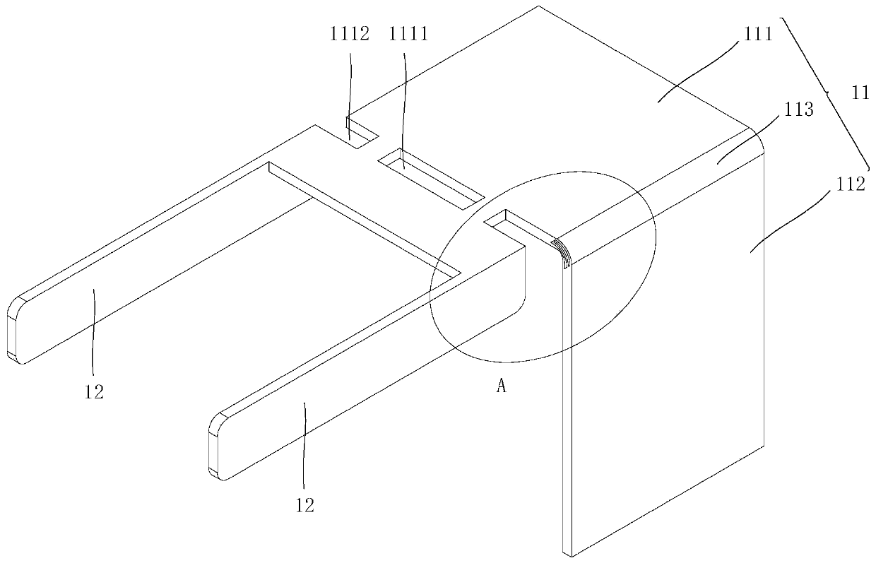 Battery connecting device and battery