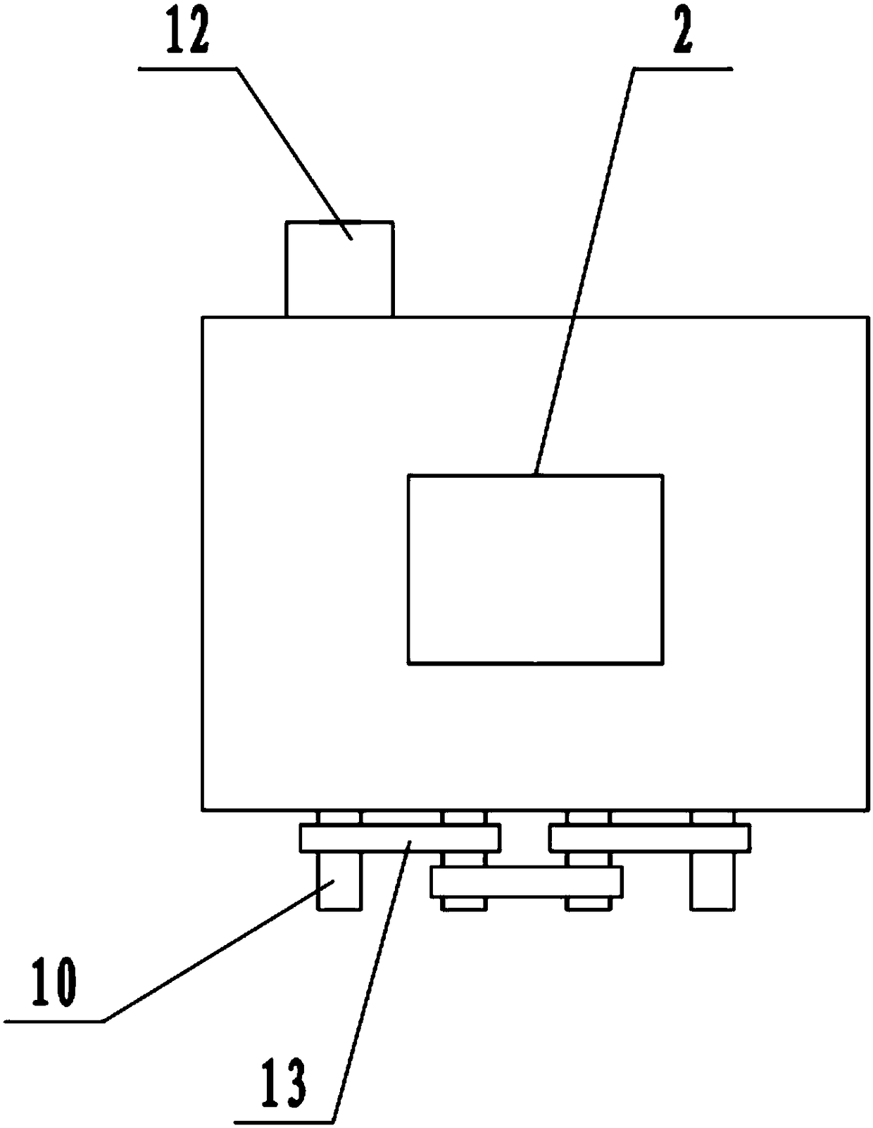 Feed crushing device capable of intermittently unloading