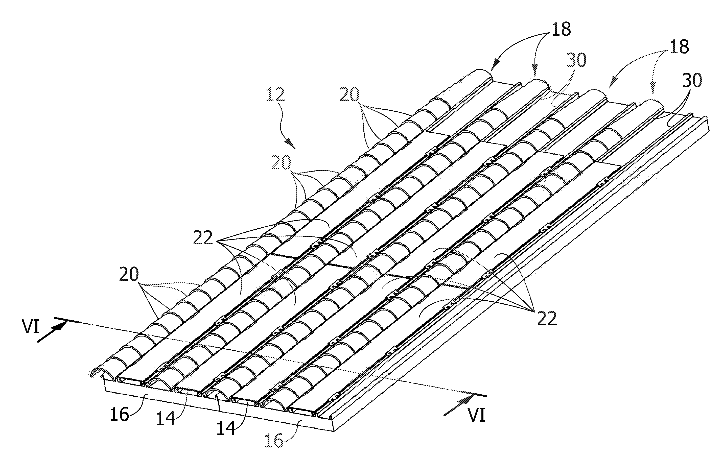 Building roof with rows of curved tiles alternating with strip-shaped solar modules, and sheet-metal panel for making said roof