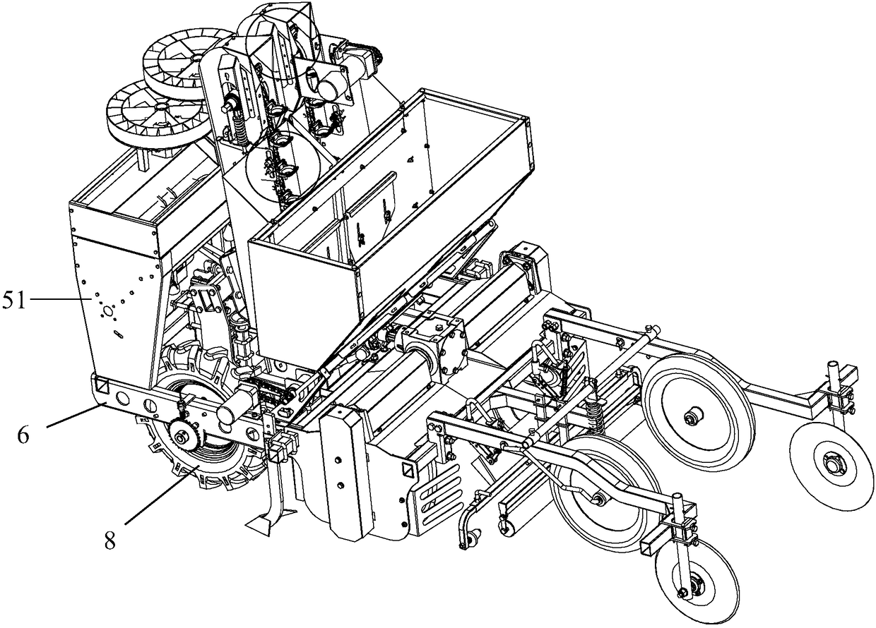 Layered fertilizer applying device