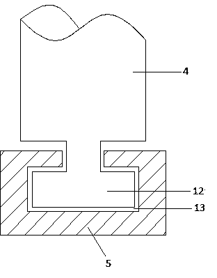 Tension self-adjusting cloth feed roll of tenter