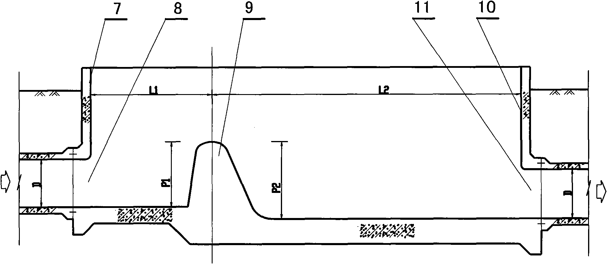 Gravity pressure water delivery system with automatic-adjusting weir well