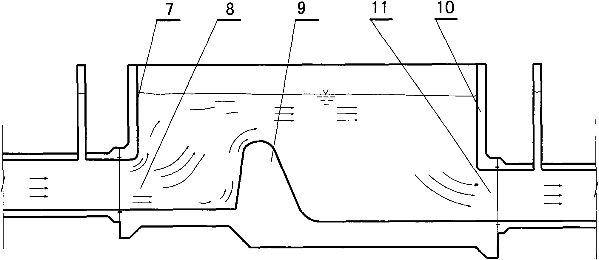 Gravity pressure water delivery system with automatic-adjusting weir well