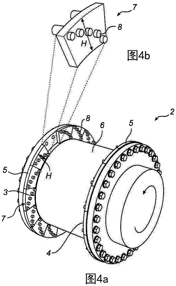 Roll crusher with at least one roll including flanges