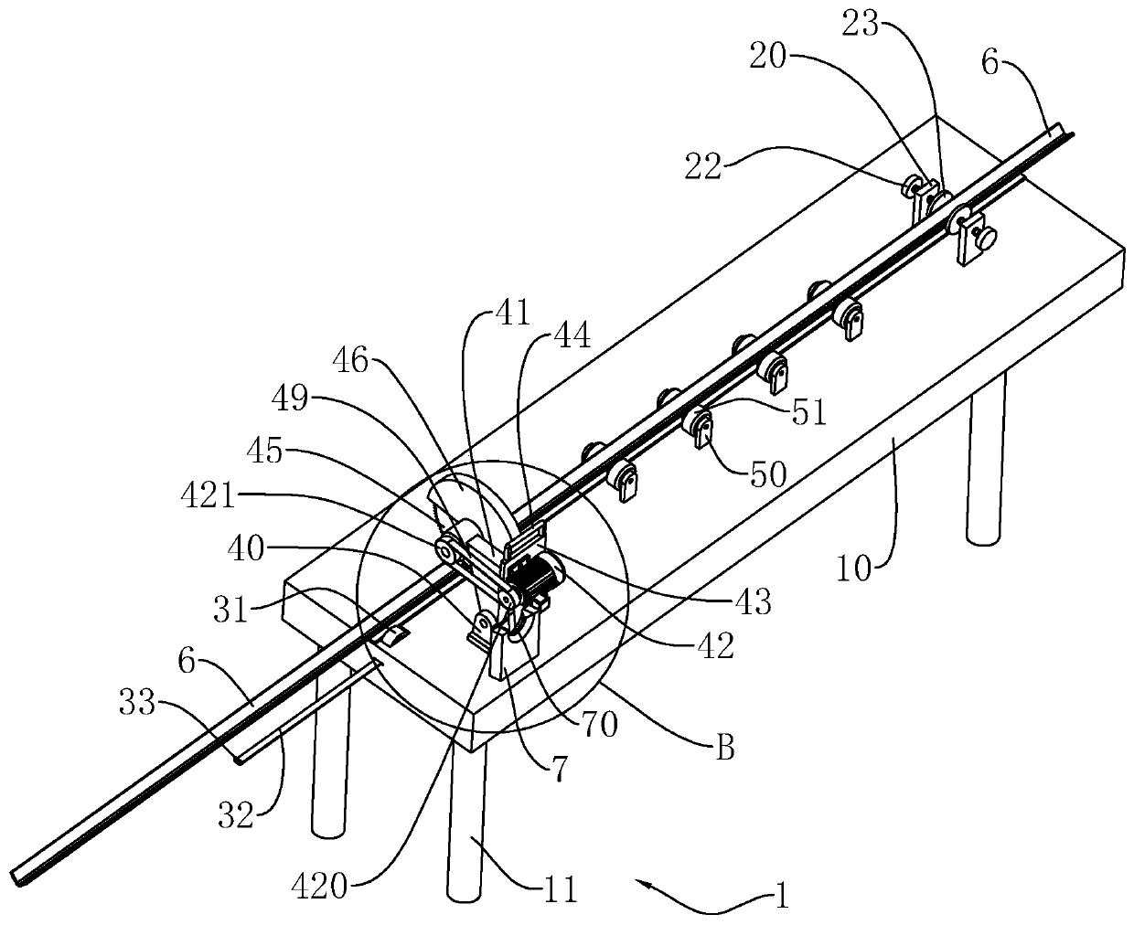 Steel cutting device and ground steel structure construction method