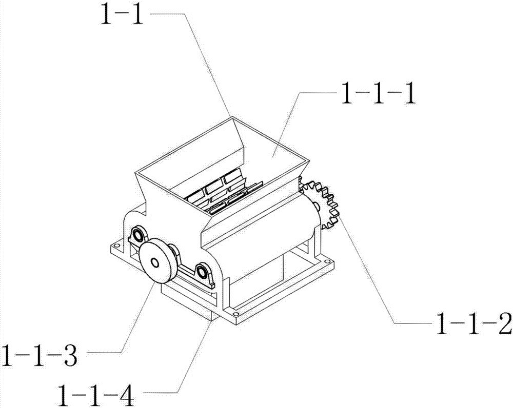 Special pulverizing and softening device for primary shaping of fungi blank