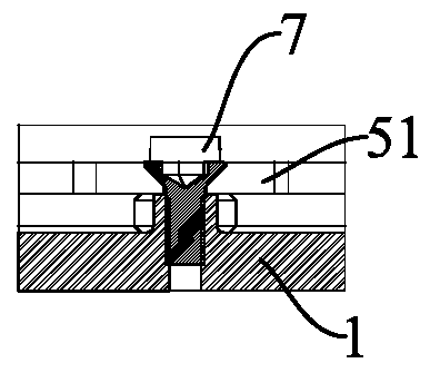 A broadband line combiner