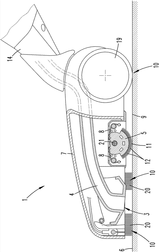 Suction nozzle for a vacuum cleaning device