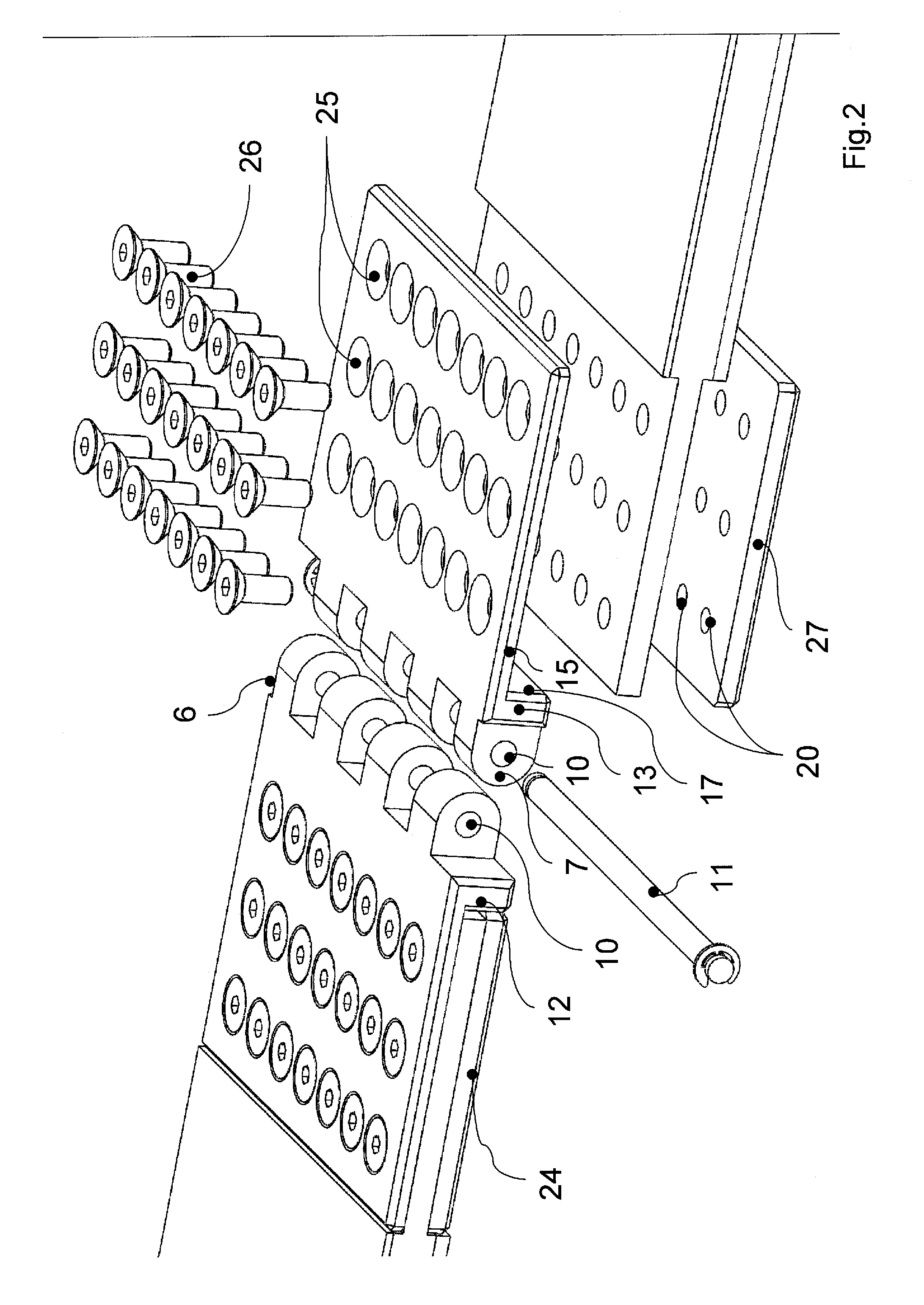 Steel cord conveyer belt with a connecting hinge for coupling two belt ends