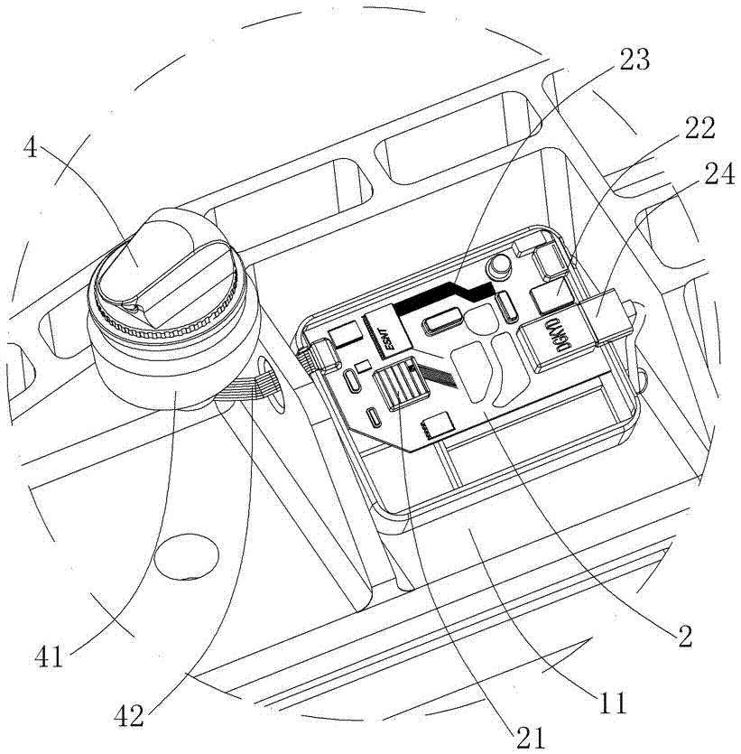 Rotary multi-angle wireless driving recorder based on the front and rear of the roof rack