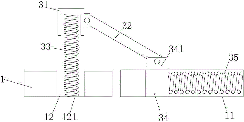 Scrap iron removing device of sawing machine