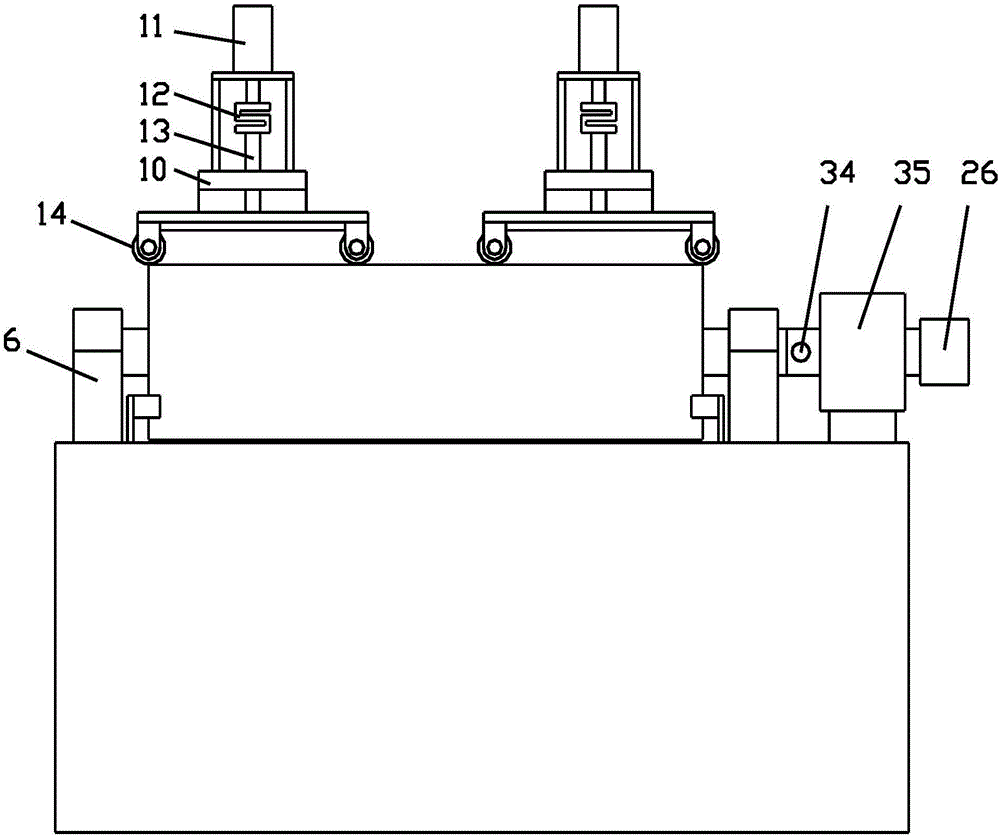 Double-roll spreading system with adjustable spreading travel