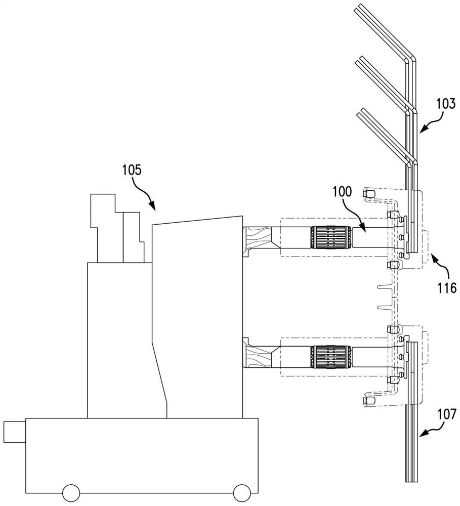 Switching device with reduced partial discharge and improved three-phase point characteristics