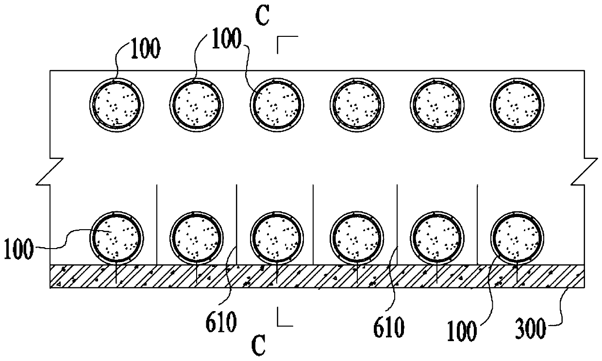 Slope retaining structure and construction method thereof