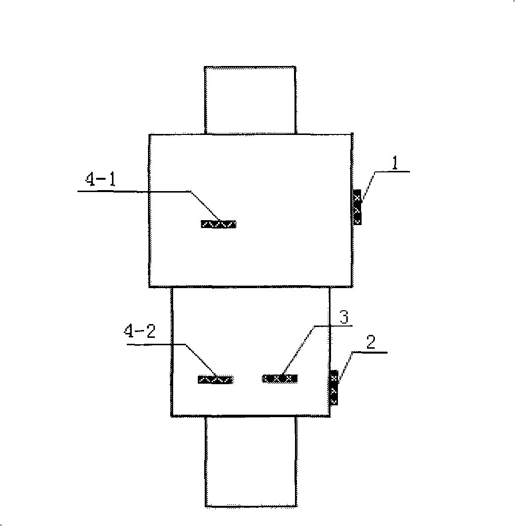 Method for wirelessly testing dynamic performance of oscillating damper for train and device thereof