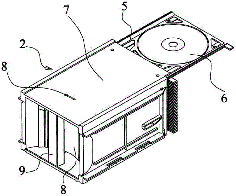 Disc extractor with automatic protective device and disc extracting method