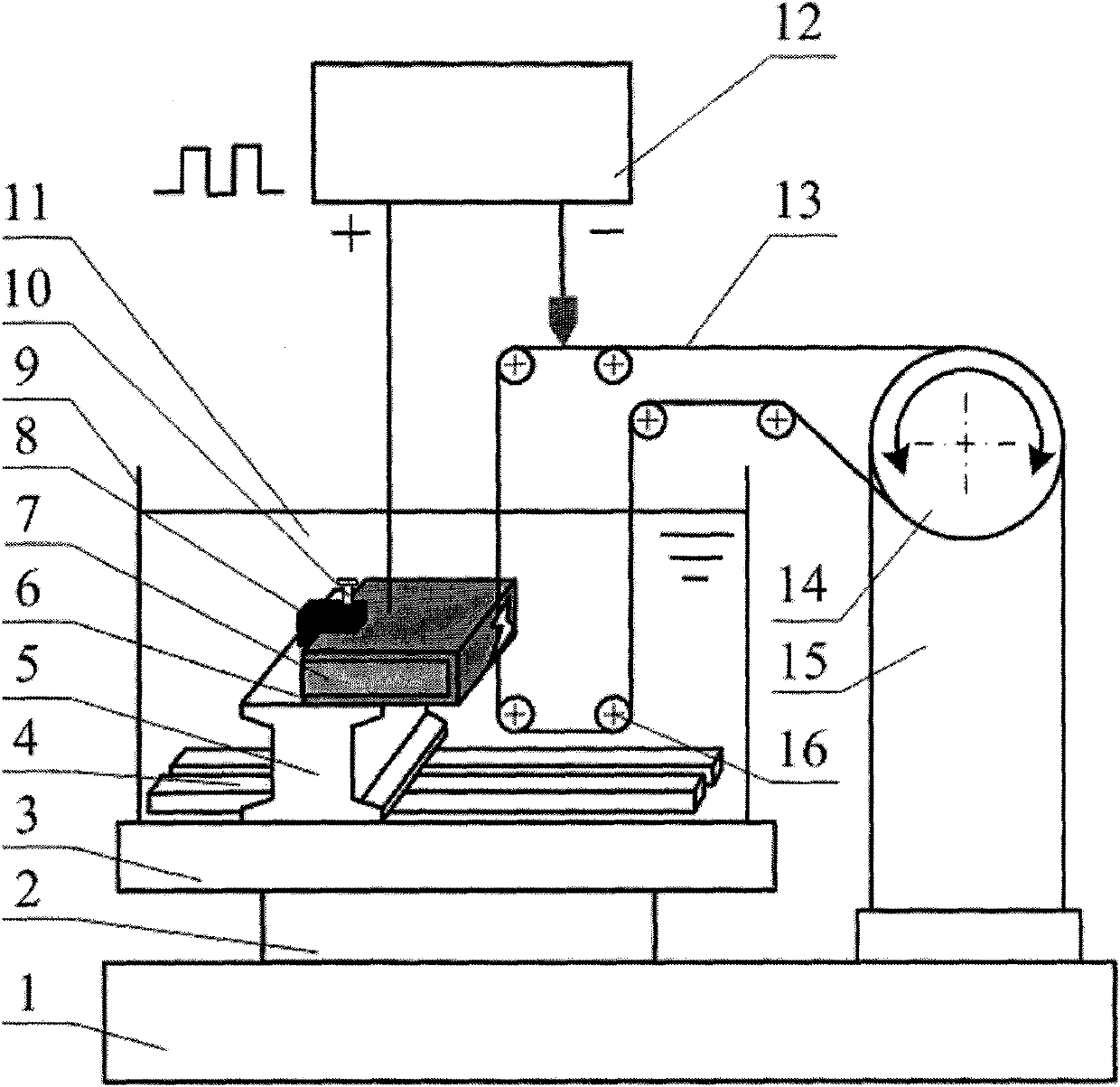 Method and device for machining insulating ceramic by reciprocating wire-cut electrical discharge machining