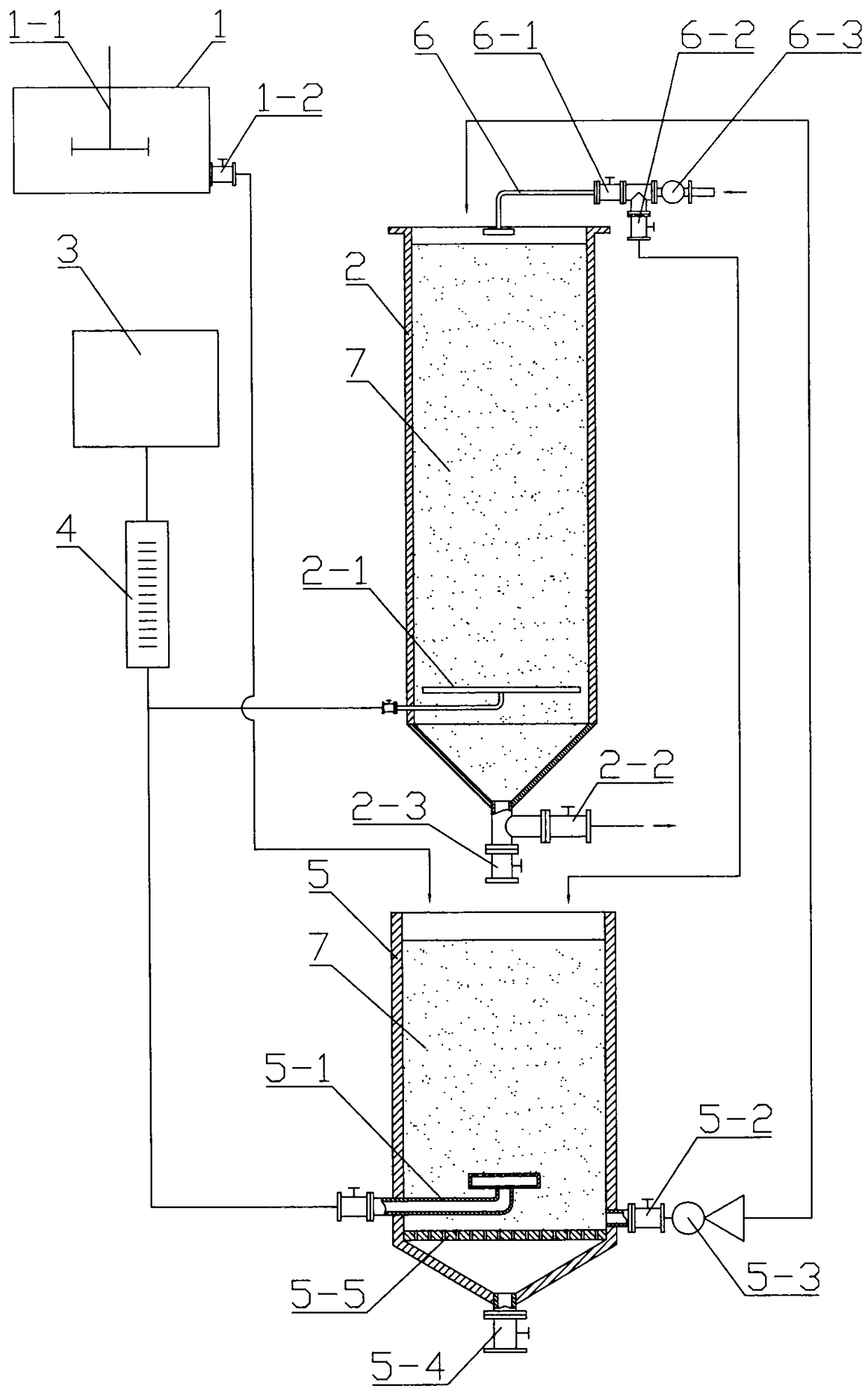 Method for rapidly oxidizing Fe&lt;2+&gt; in acid process in-situ leaching uranium mining solution by psychrotolerant and acidophilic bacteria at low temperature