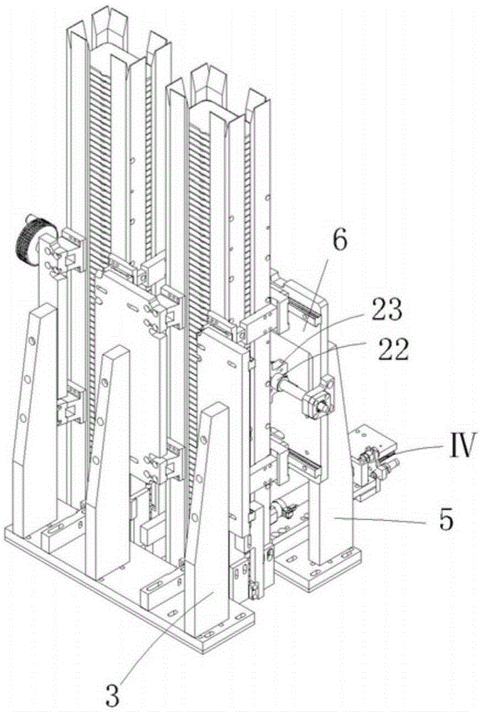 Feeding mechanism adaptive to products in different lengths