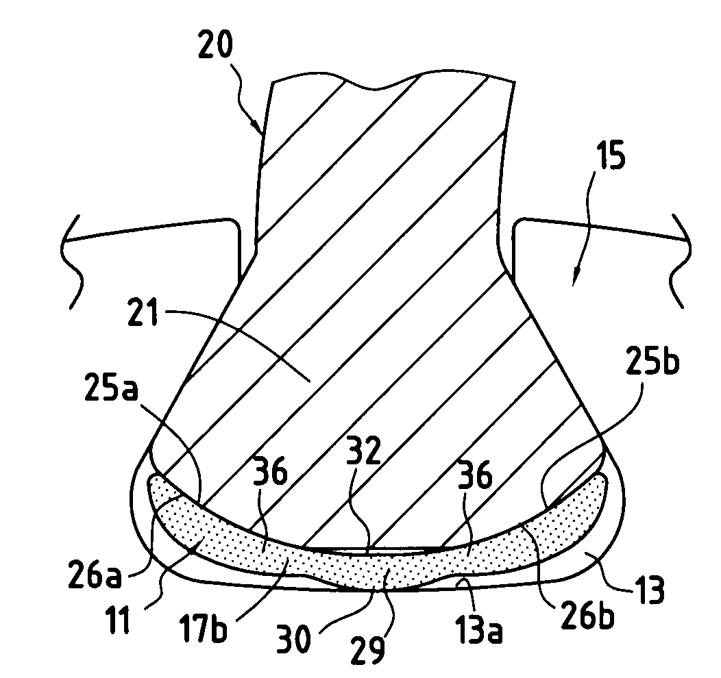 Spacer interposed between a blade root and the bottom of a slot in the disk in which the blade is mounted