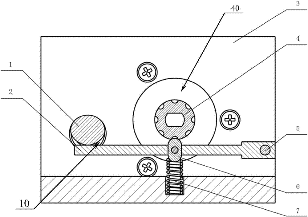 Self-retaining type deadlocking device