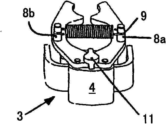 Device for gripping and holding pet bottles