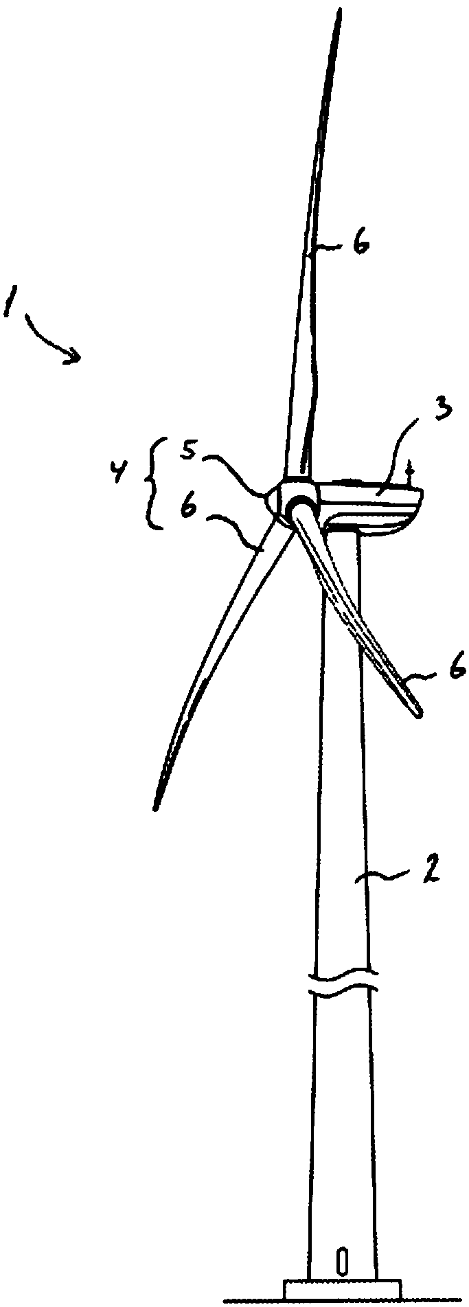 Wind turbine comprising a moment bearing