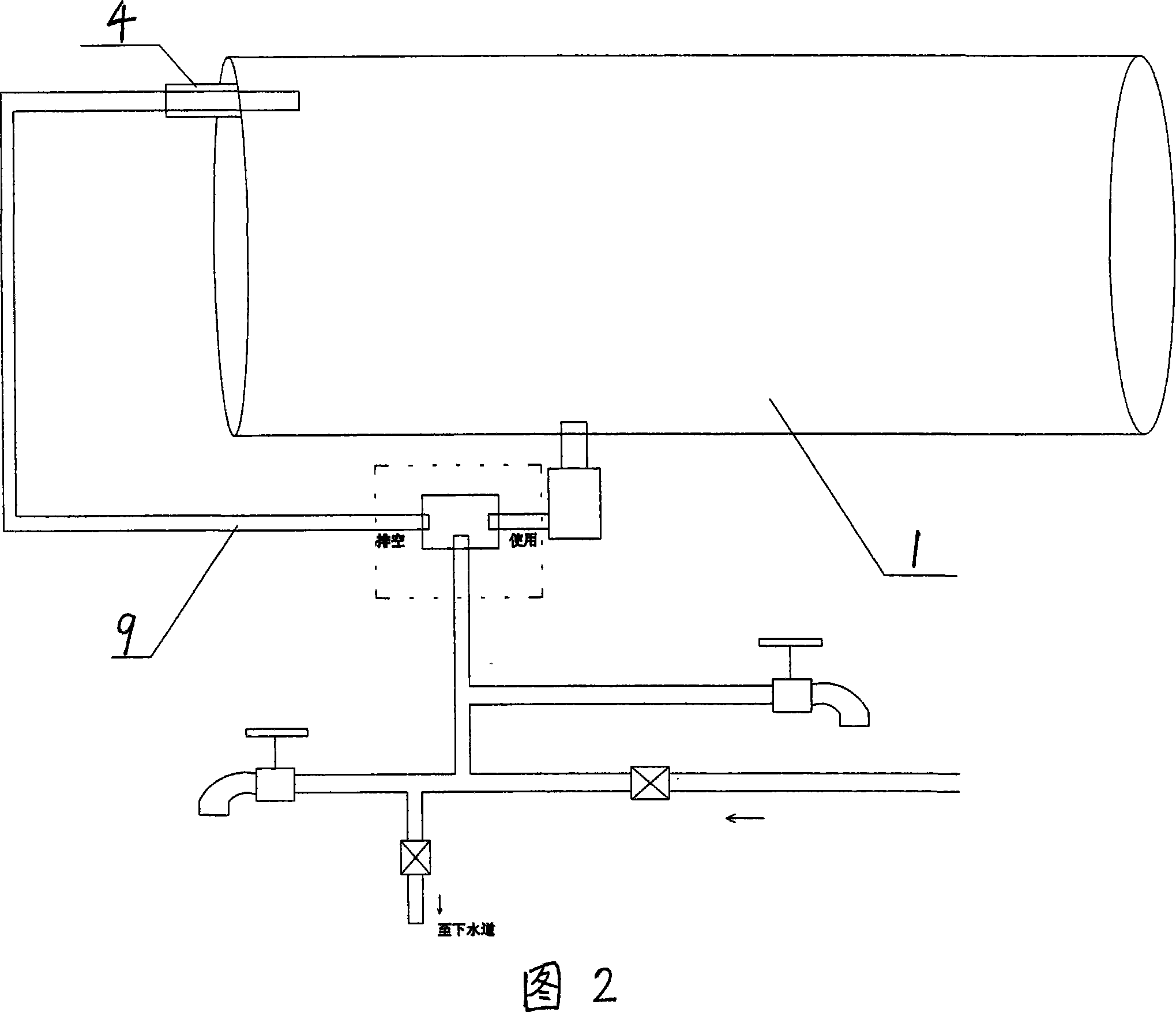 Intelligent exhaust water takeout device for solar water heater