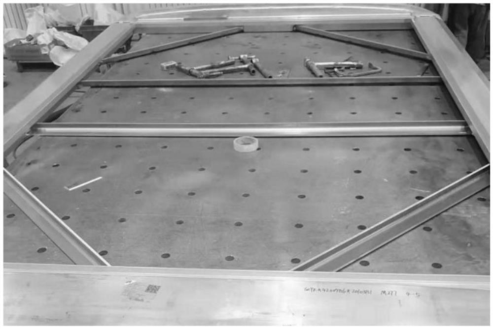 Manufacturing process of motor train unit air conditioner flat top composition