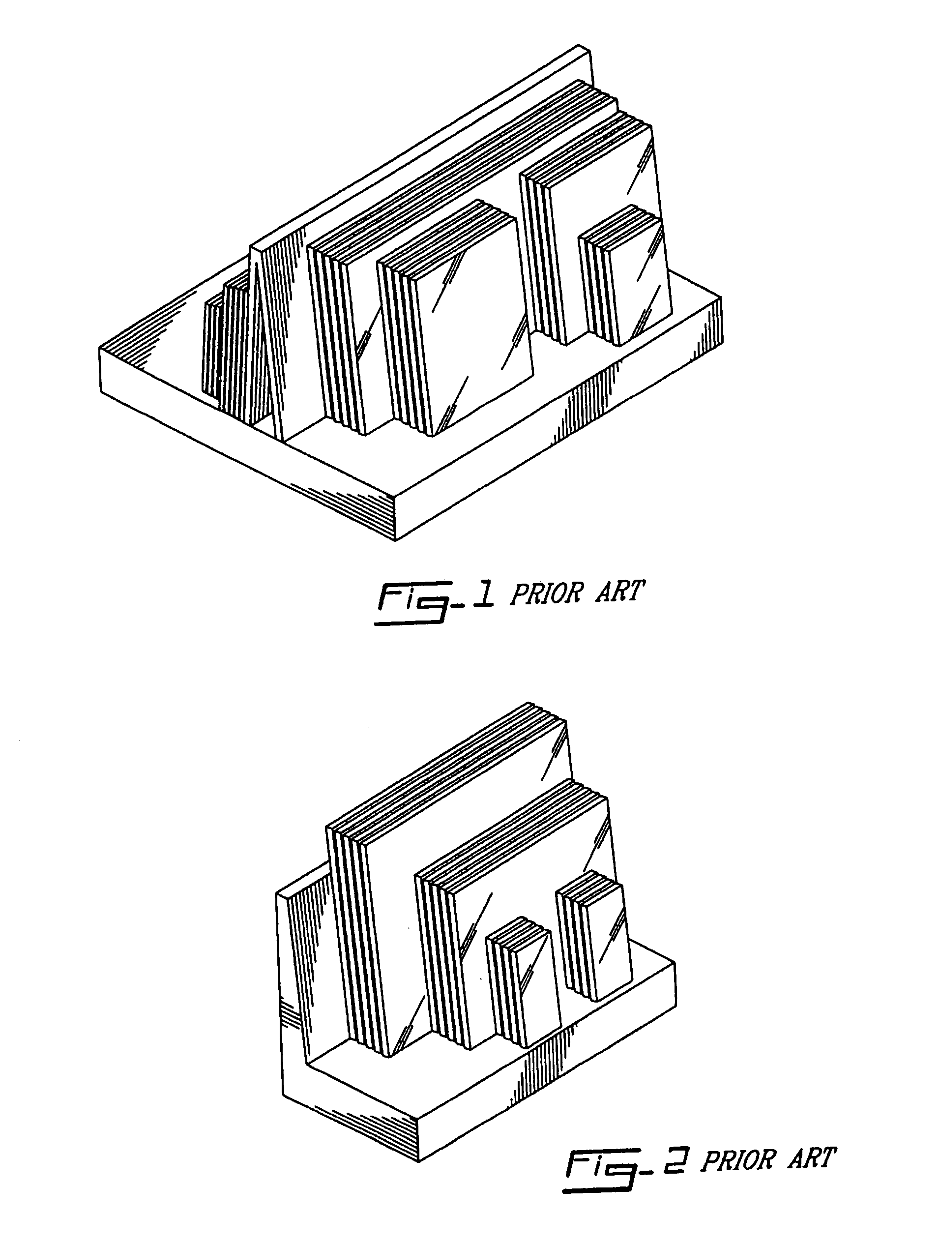 Device for retaining panels